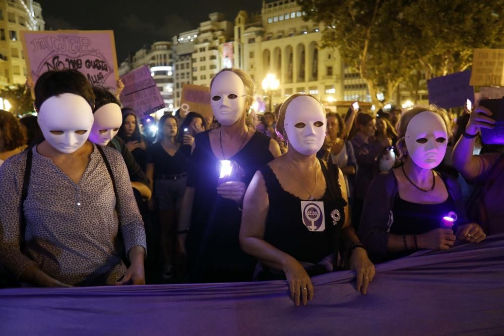 Manifestación en València por la emergencia feminista contra el maltrato