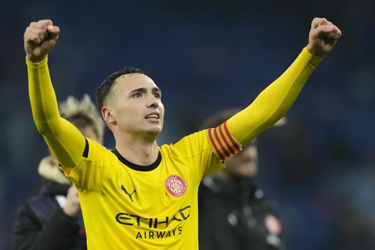 Arnau Martínez celebra la victoria ante el Espanyol, al término del partido de LaLiga entre el RCD Espanyol y Girona FC