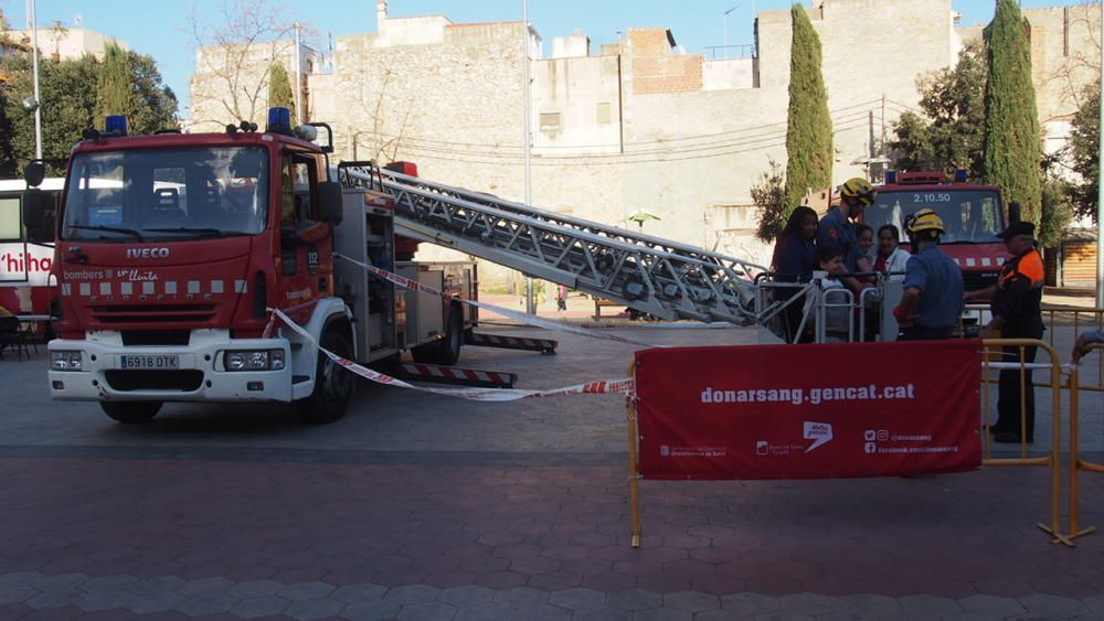 «Els Bombers t''acompanyen a donar sang» a Figueres