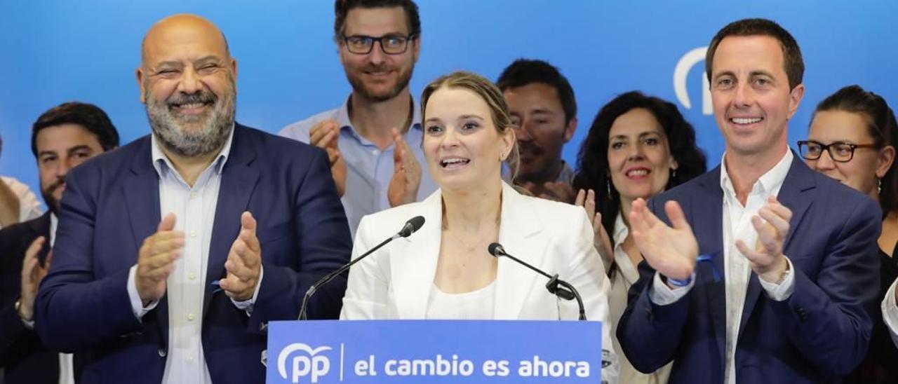 Marga Prohens y su equipo el pasado domingo después de ganar las elecciones en Balears.