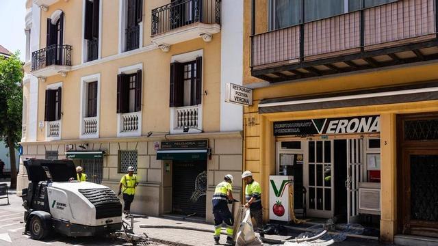 Socavó al pati interior del Restaurant Pizzería Verona, al carrer Teodora Lamadrid. Barcelona.