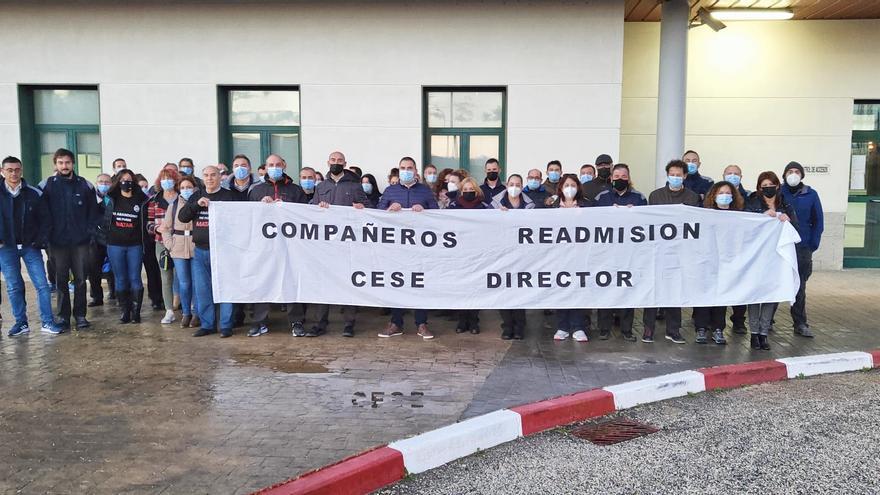 Trabajadores de la cárcel de Villena piden el cese del director y la readmisión de los funcionarios expedientados