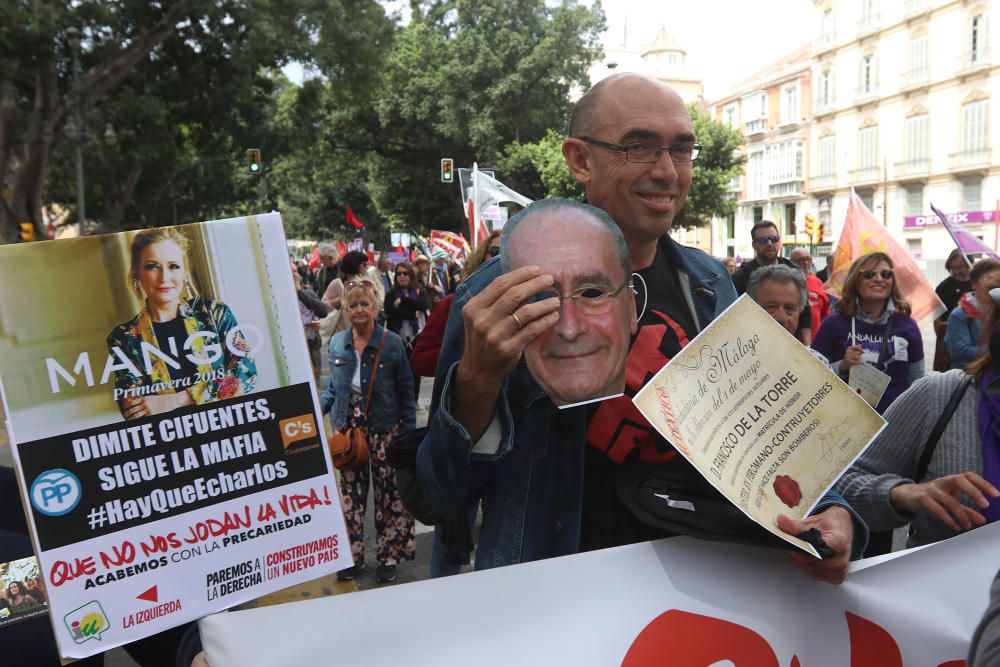 Miles de personas participan en la marcha convocada por los sindicatos para este martes, Día Internacional del Trabajo