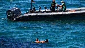 Rescatats 54 menors migrants a l’intentar arribar a Ceuta nedant