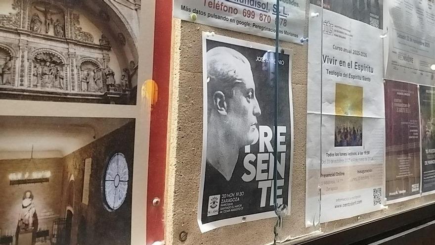 Carteles de Falange anunciando la misa por José Antonio Primo de Rivera el pasado 20 de noviembre en Zaragoza.