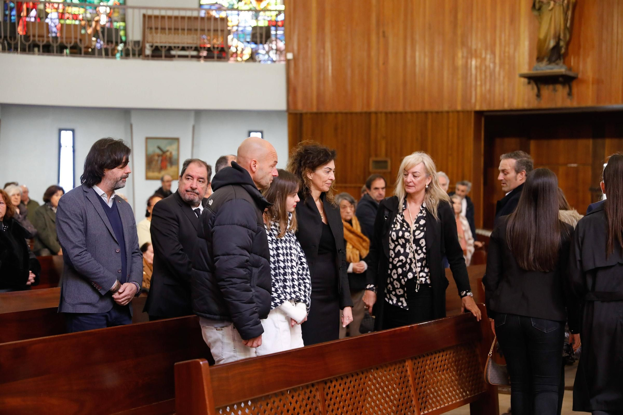 EN IMÁGENES: Funeral de Carmen Villalvilla, histórica directora del colegio Dolores Medio, en la iglesia ovetense de San Francisco de Asís