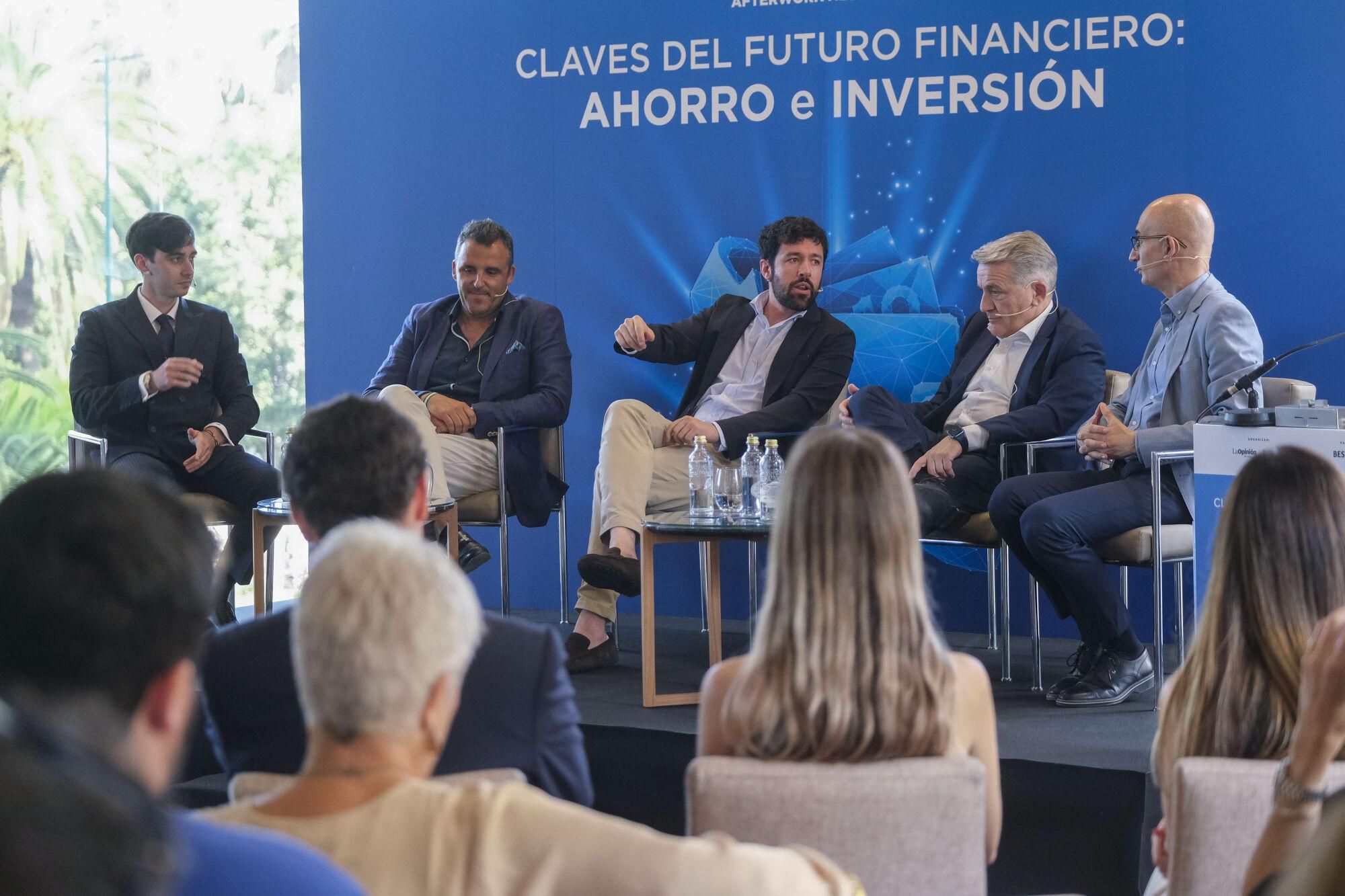 Expertos reunidos por La Opinión apuestan por el conocimiento financiero para superar los actuales tiempos de incertidumbre
