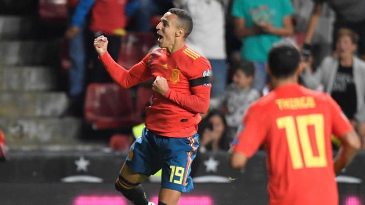 Rodrigo celebra un gol con la selección española.
