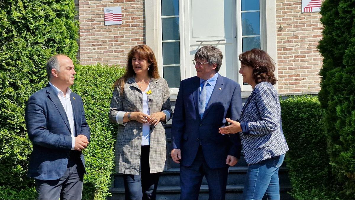 Jordi Turull, Laura Borràs, Carles Puigdemont i Anna Erra, a Waterloo