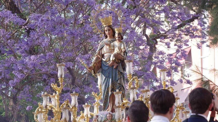 La procesión de María Auxiliadora Coronada, en imágenes