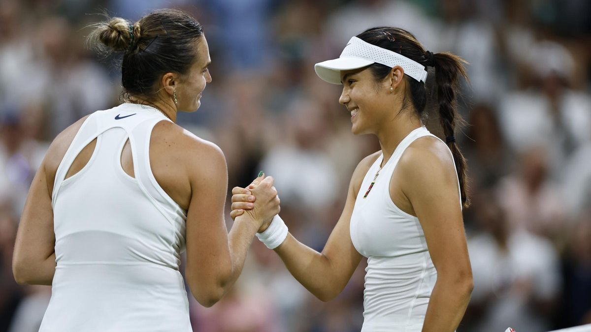 Sabalenka se quita de encima a Raducanu.