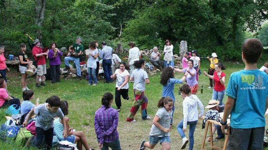 Público participante en una de las actividades de la Eira da Xoana, el año pasado.