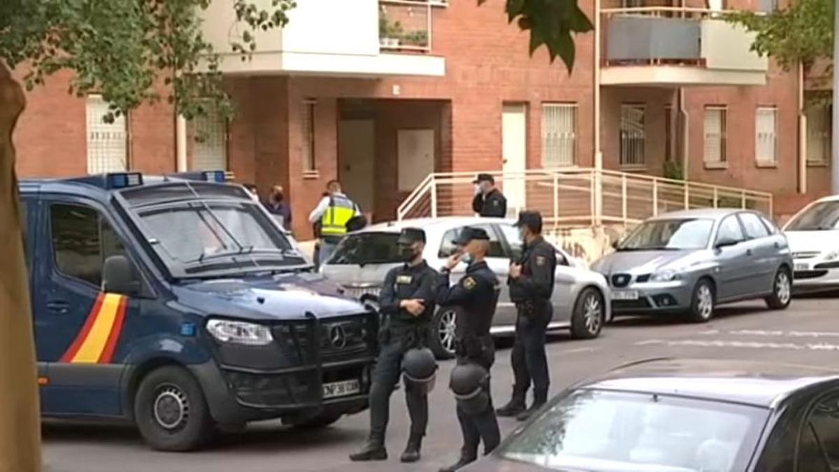 Agentes de la Policía Nacional durante el operativo desarrollado el pasado martes en la ciudad.