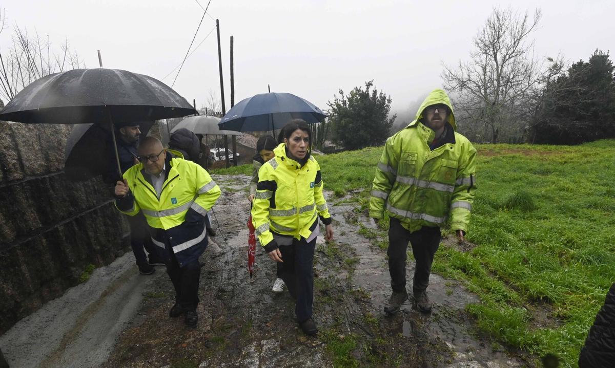 Un desprendimiento en la Autovía do Morrazo sepulta una vivienda en Moaña y deja un vecino herido