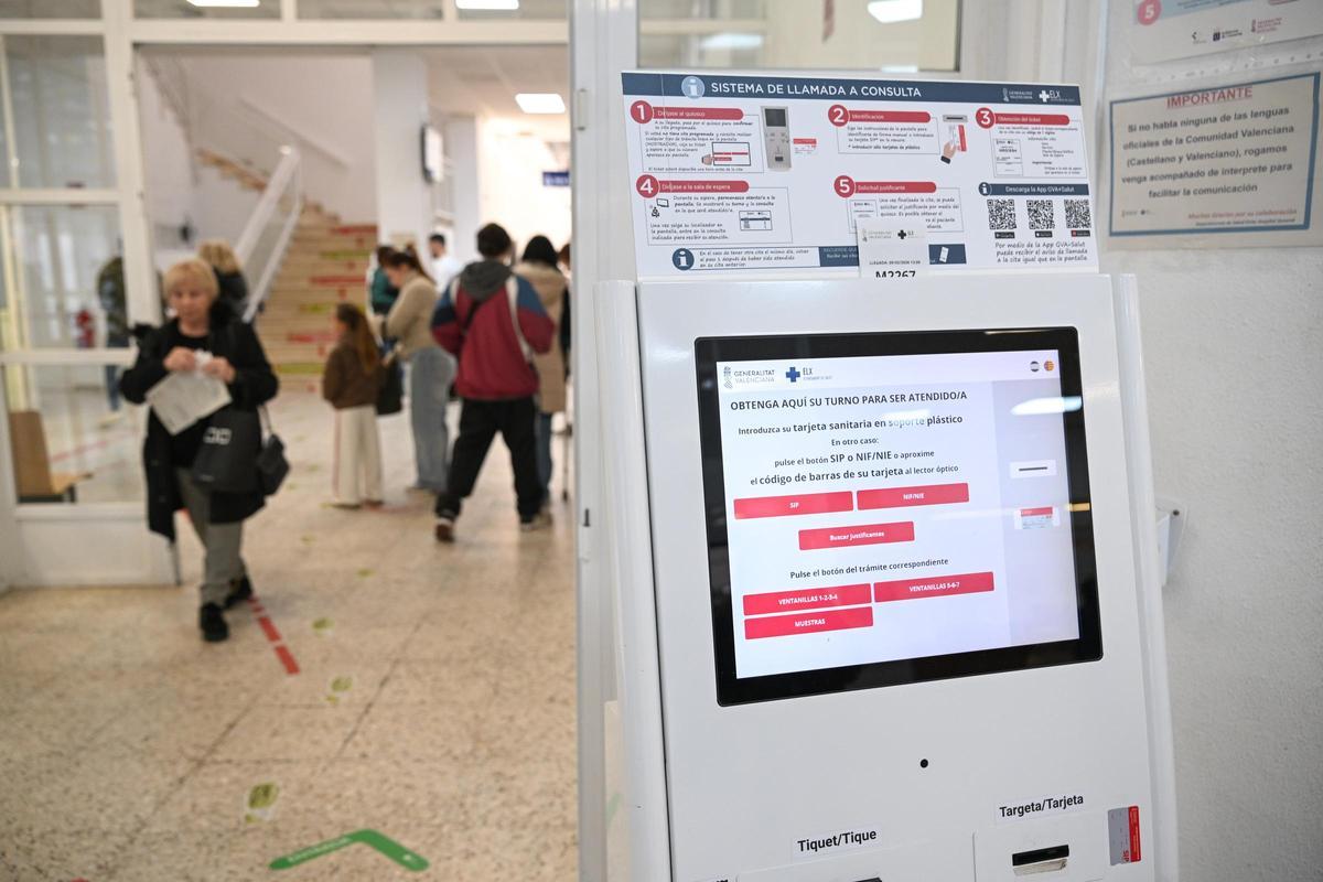 Mostradores para cita en un centro de salud de Elche
