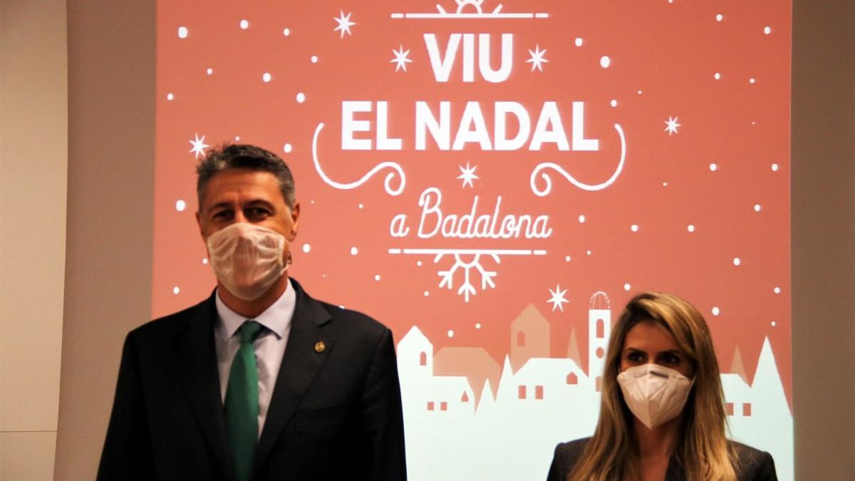 Garcia Albiol con la concejala Cristina Agüera en la presentación de la campaña de Navidad.
