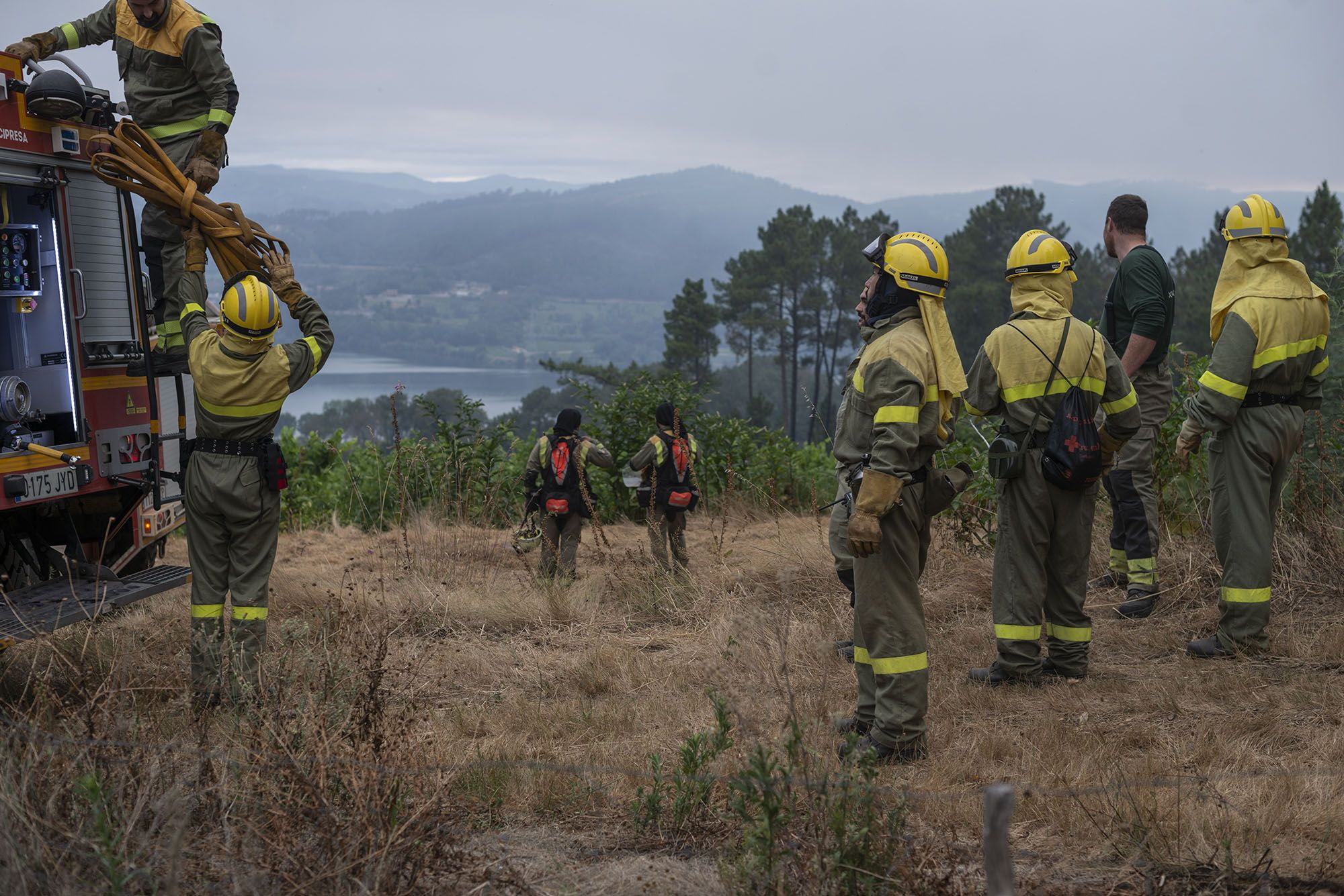 El incendio tuvo en vilo a los vecinos, arrasó al menos 150 hectáreas y afectó a la luz y las comunicaciones.