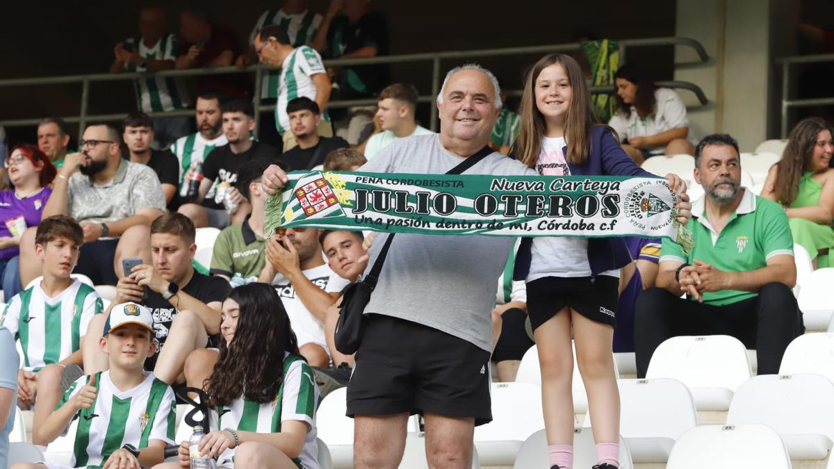 La afición del Córdoba CF respalda a los blanquiverdes ante el Albacete.