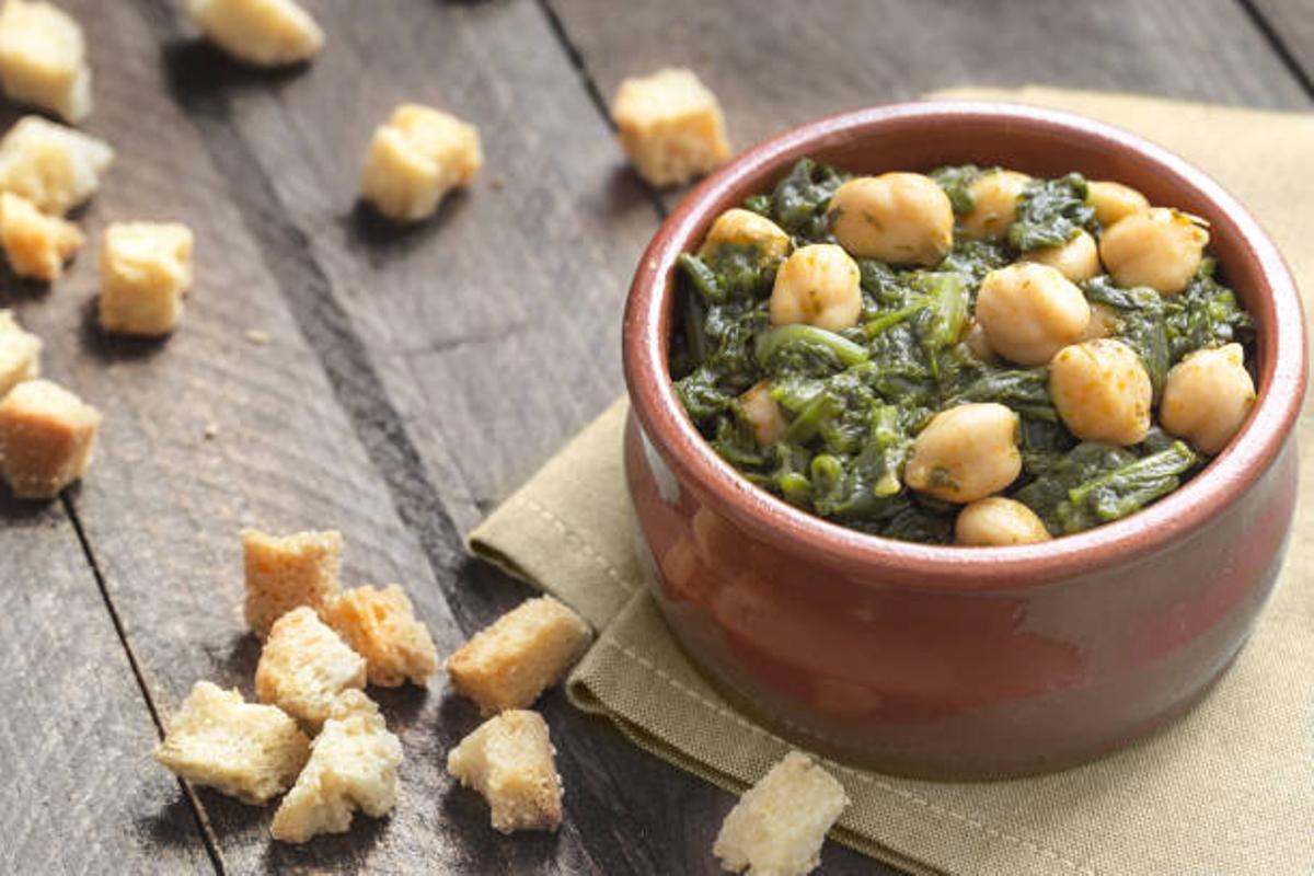 Las espinacas con garbanzo es uno de los platos esenciales de la cuaresma