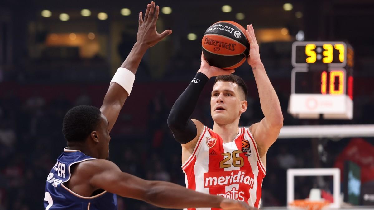 Nemanja Nedovic en un lance de juego ante Valencia Basket