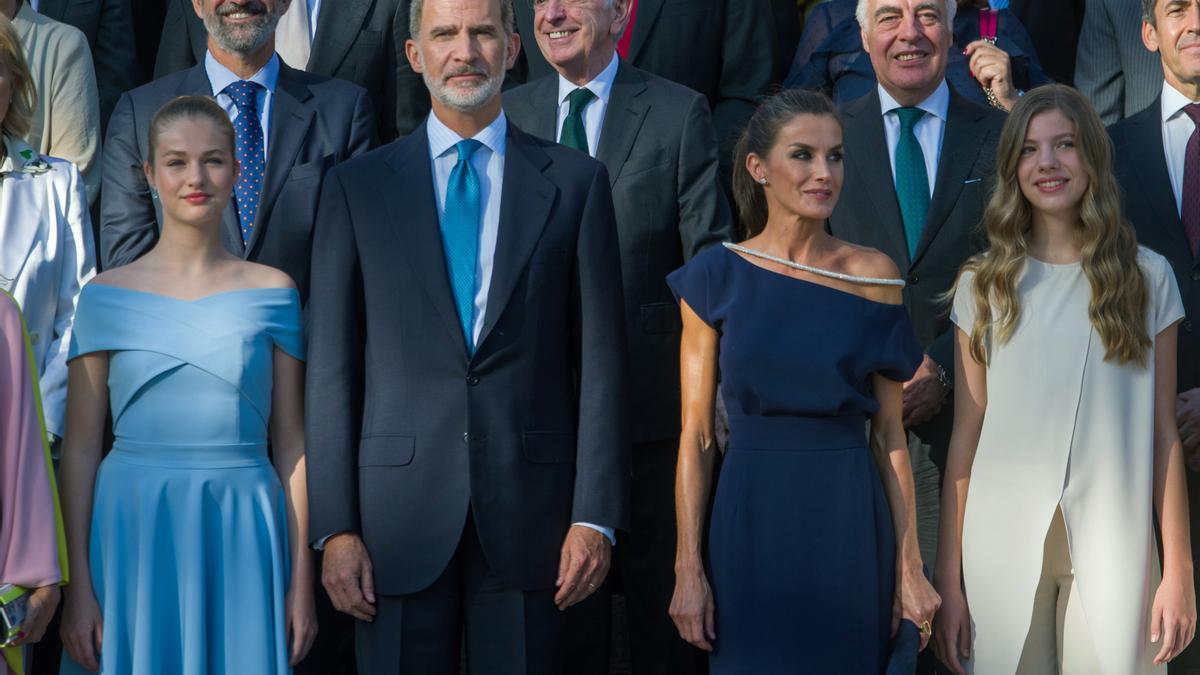 LOS REYES FELIPE Y LETIZIA JUNTO A SUS HIJAS LEONOR Y SOFÍA PRESIDEN LA ENTREGA DE LOS PREMIOS PRINCESAS DE GIRONA EN BARCELONA