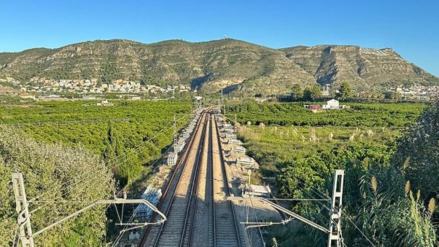 Finaliza la renovación de la línea férrea que cruza la Ribera Baixa