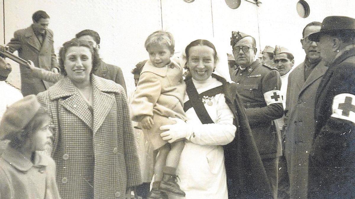 Imatge de l'arribada del vaixell Crimea al port de Castelló (1956)
