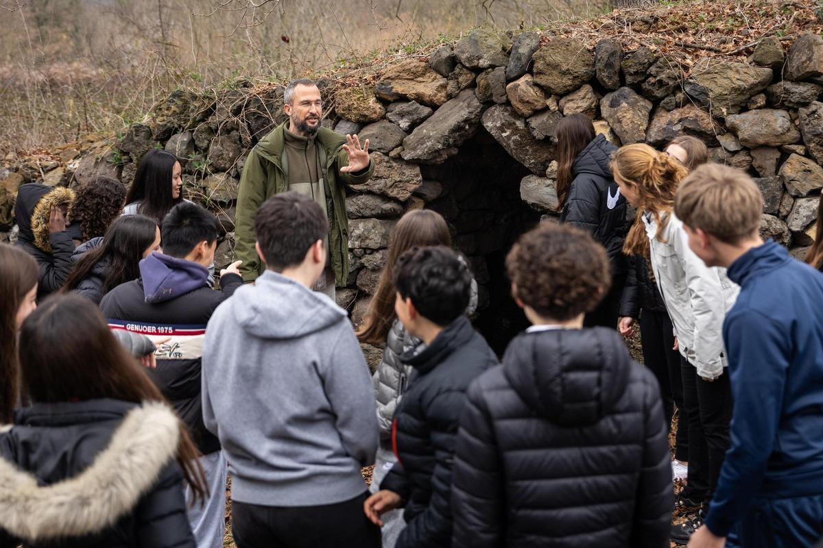 Els alumnes participants al projecte d'arts vives pel Sismògraf d'Olot.