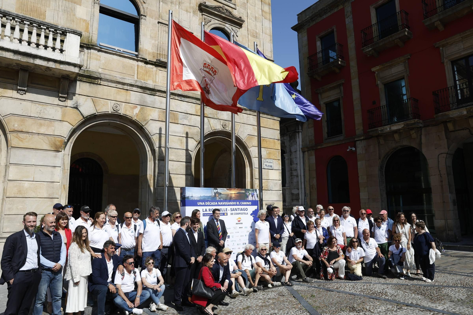 Gijón fija la colaboración entre los municipios del Camino de Santiago por mar en el norte de España (en imágenes)