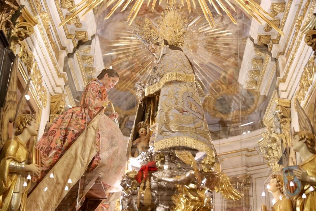 La visita a la Virgen concluye el fin de semana de exaltaciones falleras