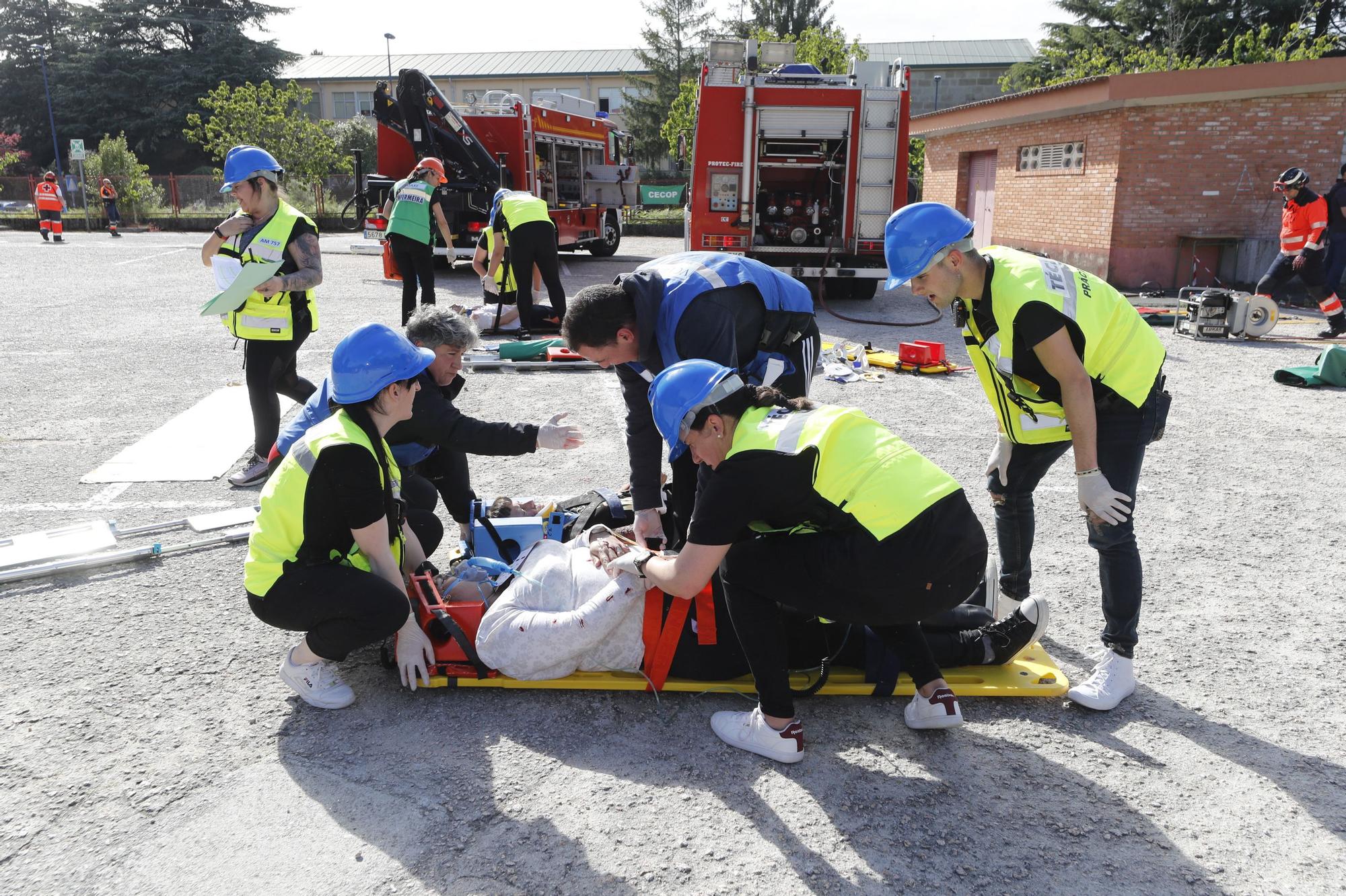 Simulacro en el instituto: "Esta adrenalina nos gusta y es necesaria para un momento como este"