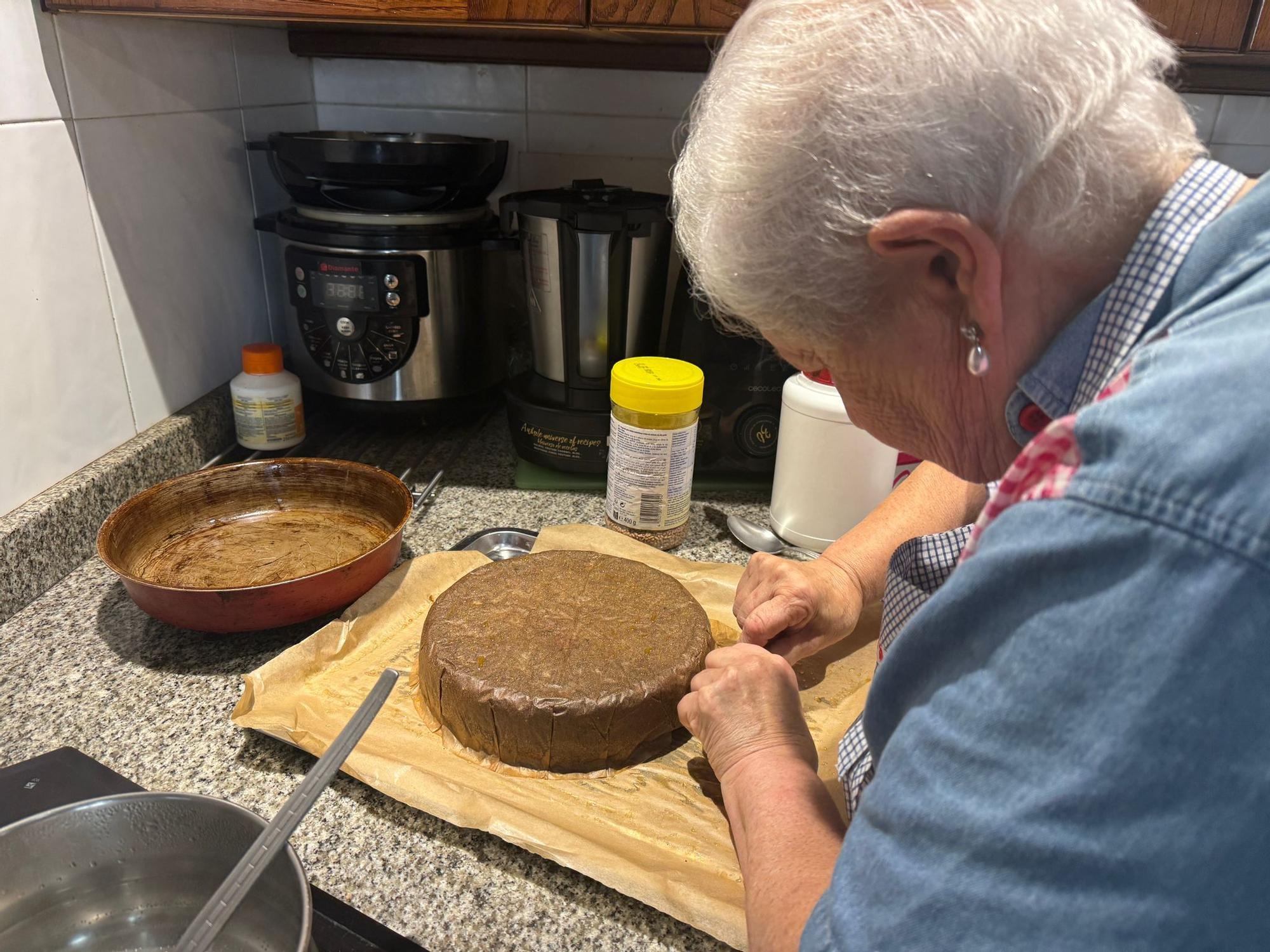 En imágenes: Así hace Alicia Castiello su tarta arriera para la fiesta de Camoca