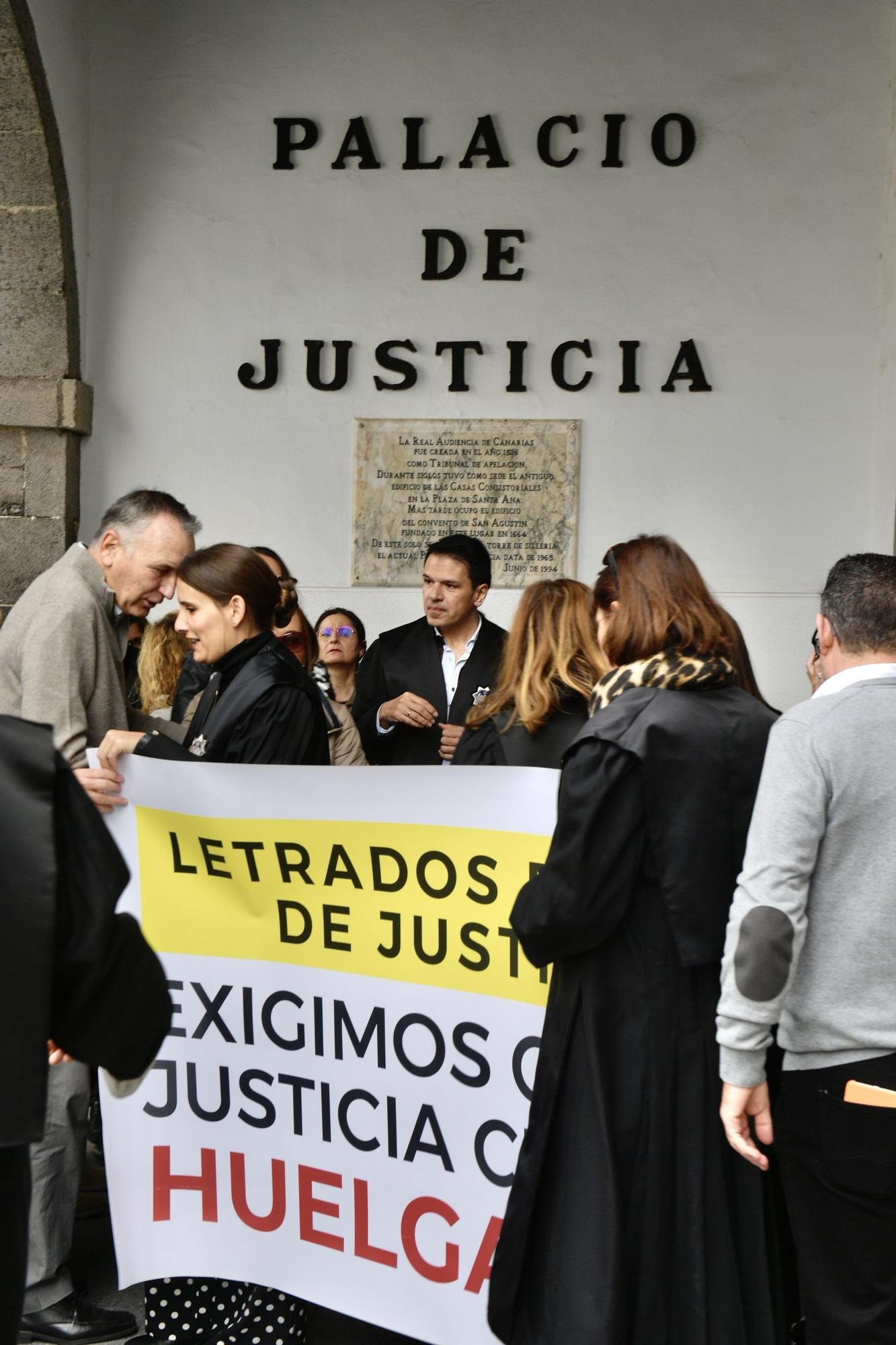 Nueva jornada de concentración de los letrados de la administración de justicia en la provincia de Las Palmas.