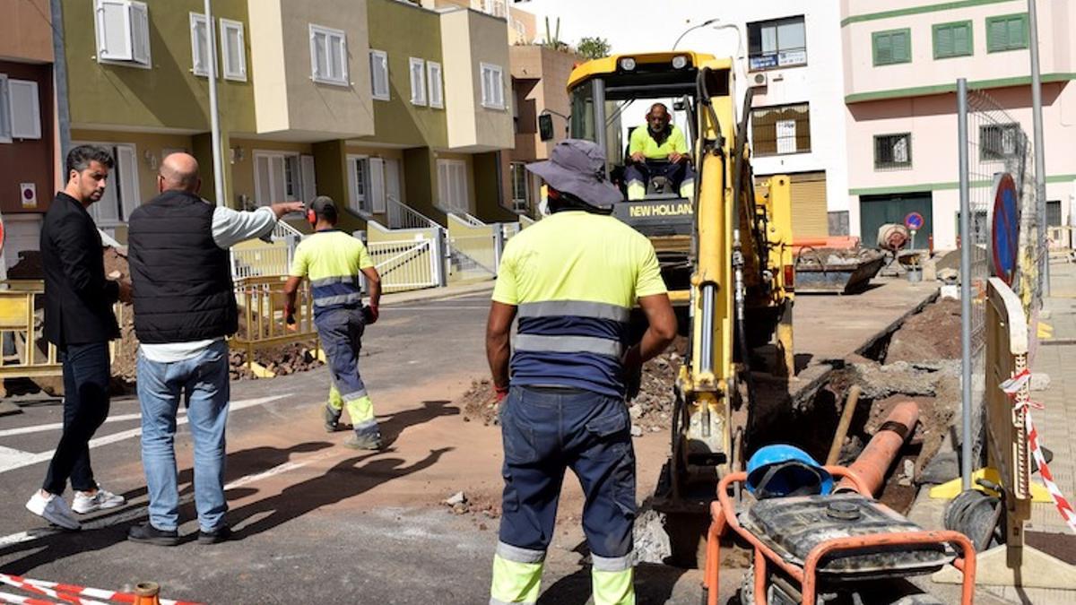 Una obra en la red de abastecimiento de La Laguna.
