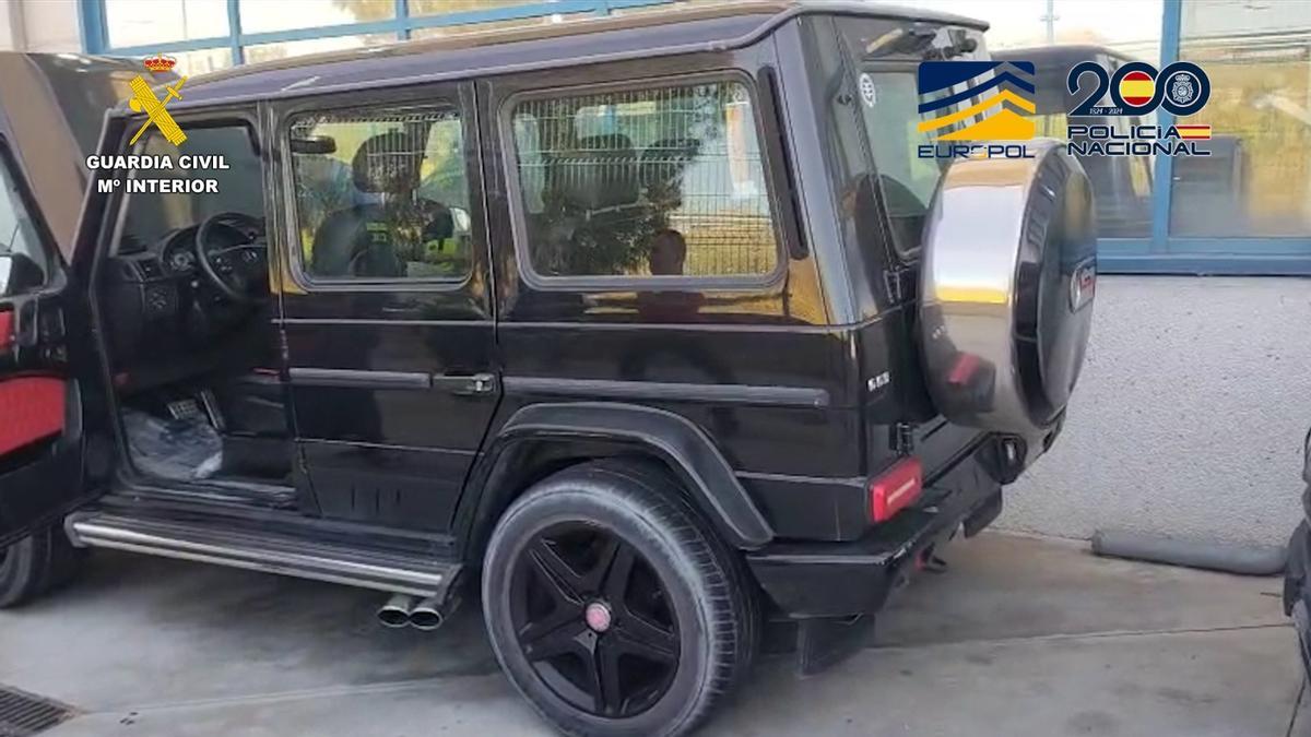 Vehículo intervenido en la macrooperación contra el tráfico de coches.