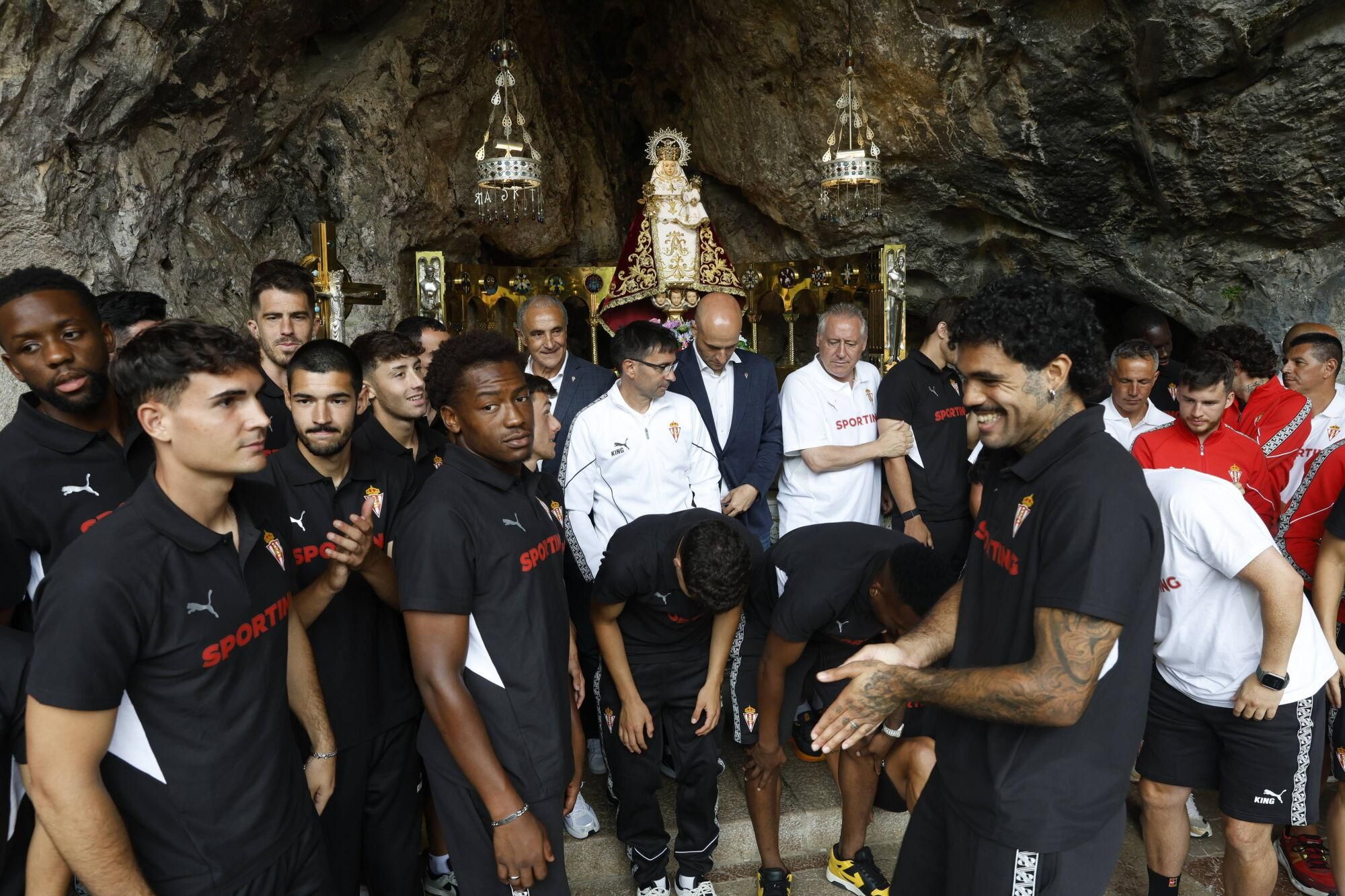 EN IMÁGENES: Visita del Sporting a La Santina en Covadonga