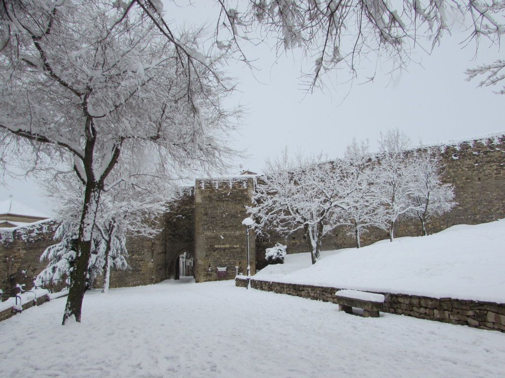 La nieve cubre Morella de blanco