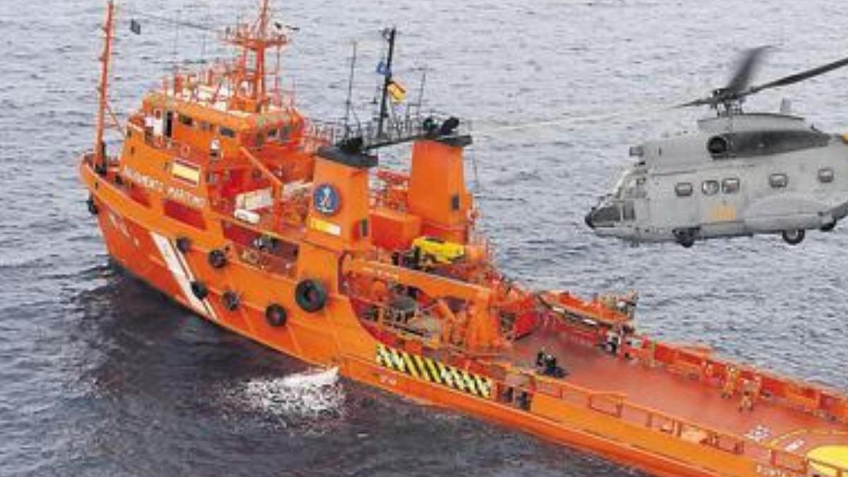 Salvamento busca una patera que salió de Tan-Tan hacia Canarias con 62 personas