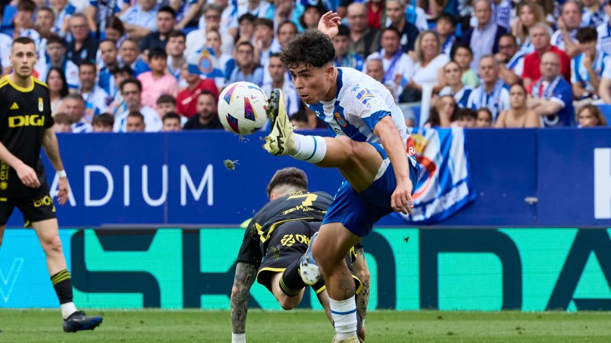 Nico Melamed en el último duelo del play-off ante el Real Oviedo