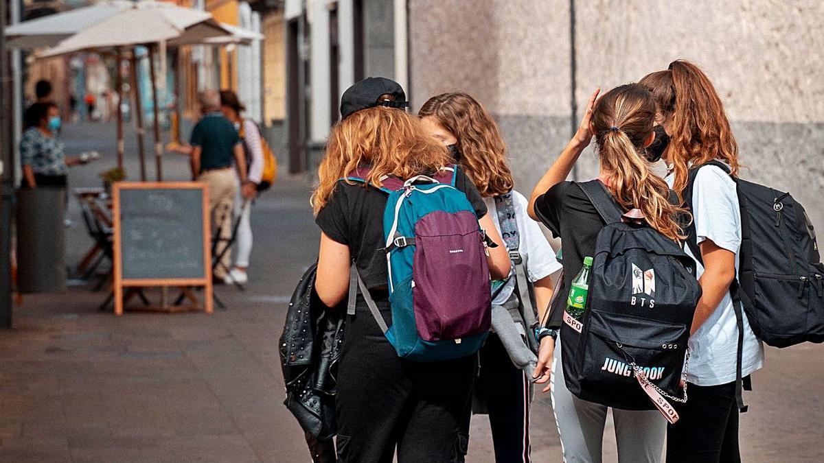 Un grupo de estudiantes en el municipio de La Laguna.