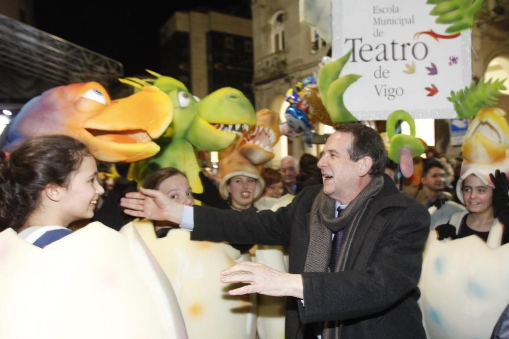 Dinoseto vuelve a ser el protagonista de la ciudad al encarnar la figura del Meco del carnaval vigués