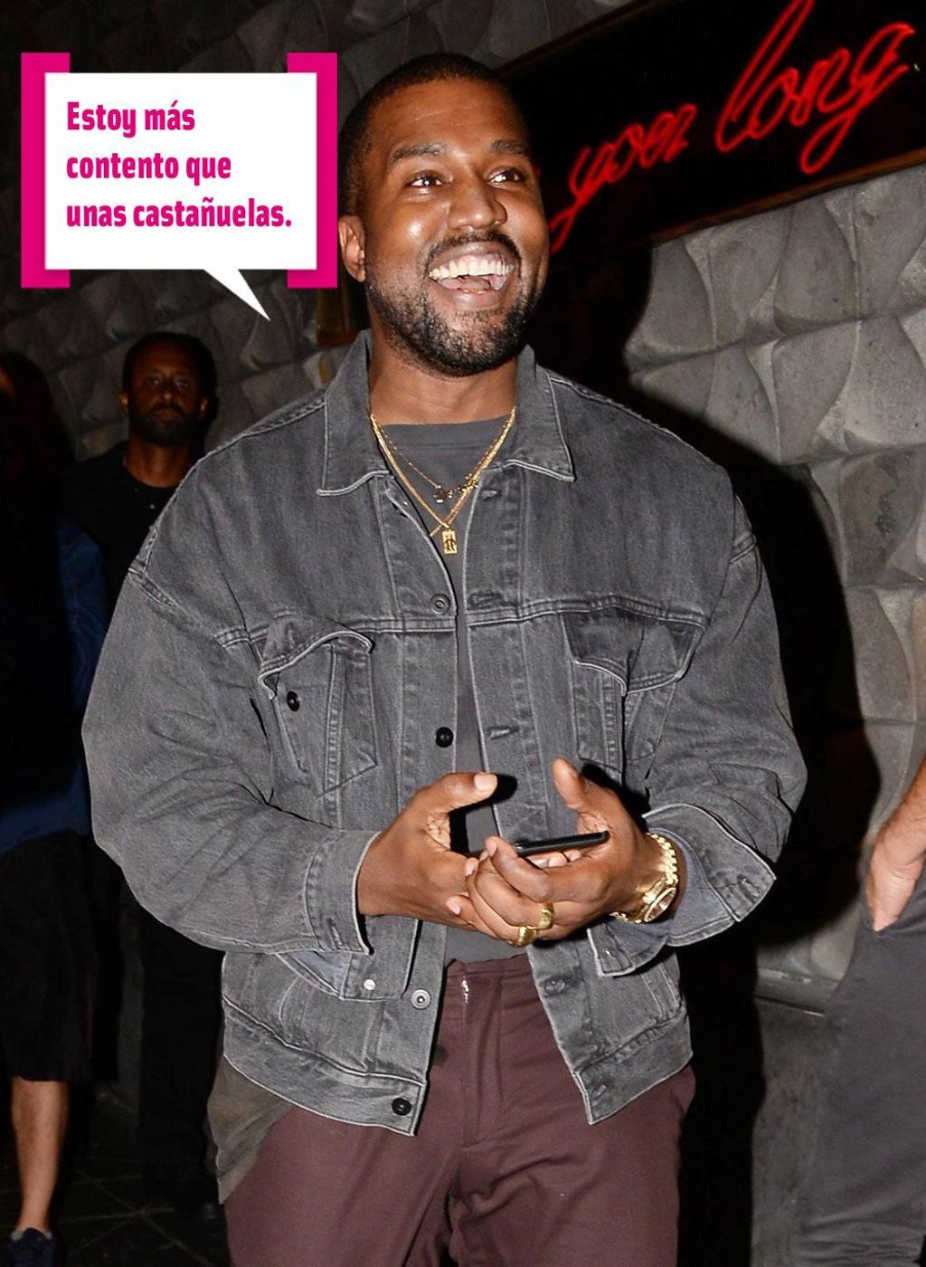 Kanye West sonriendo