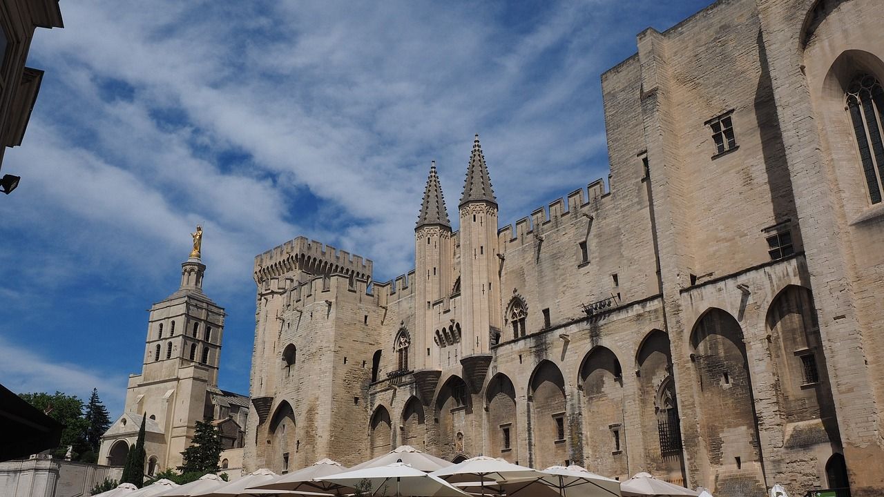 El Palacio papal de Avignon, uno de los centros de su célebre festival veraniego.