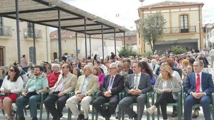 Público asistente al concierto. En primera fila, Martín Pozo.