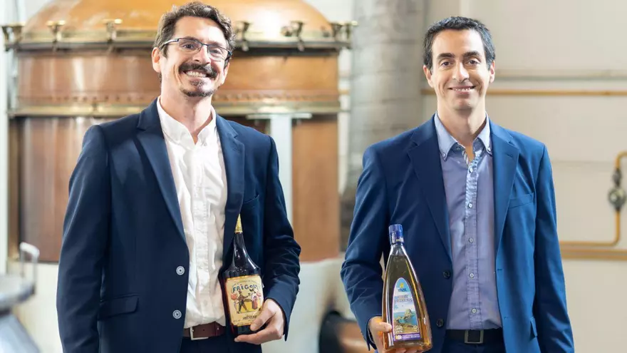 Familia Marí Mayans: «Cultivamos, recolectamos, destilamos y embotellamos en Ibiza»