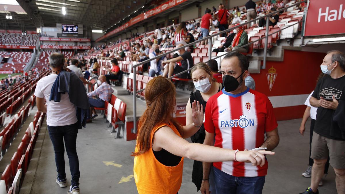 Galería de fotos: así volvió el público a El Molinón