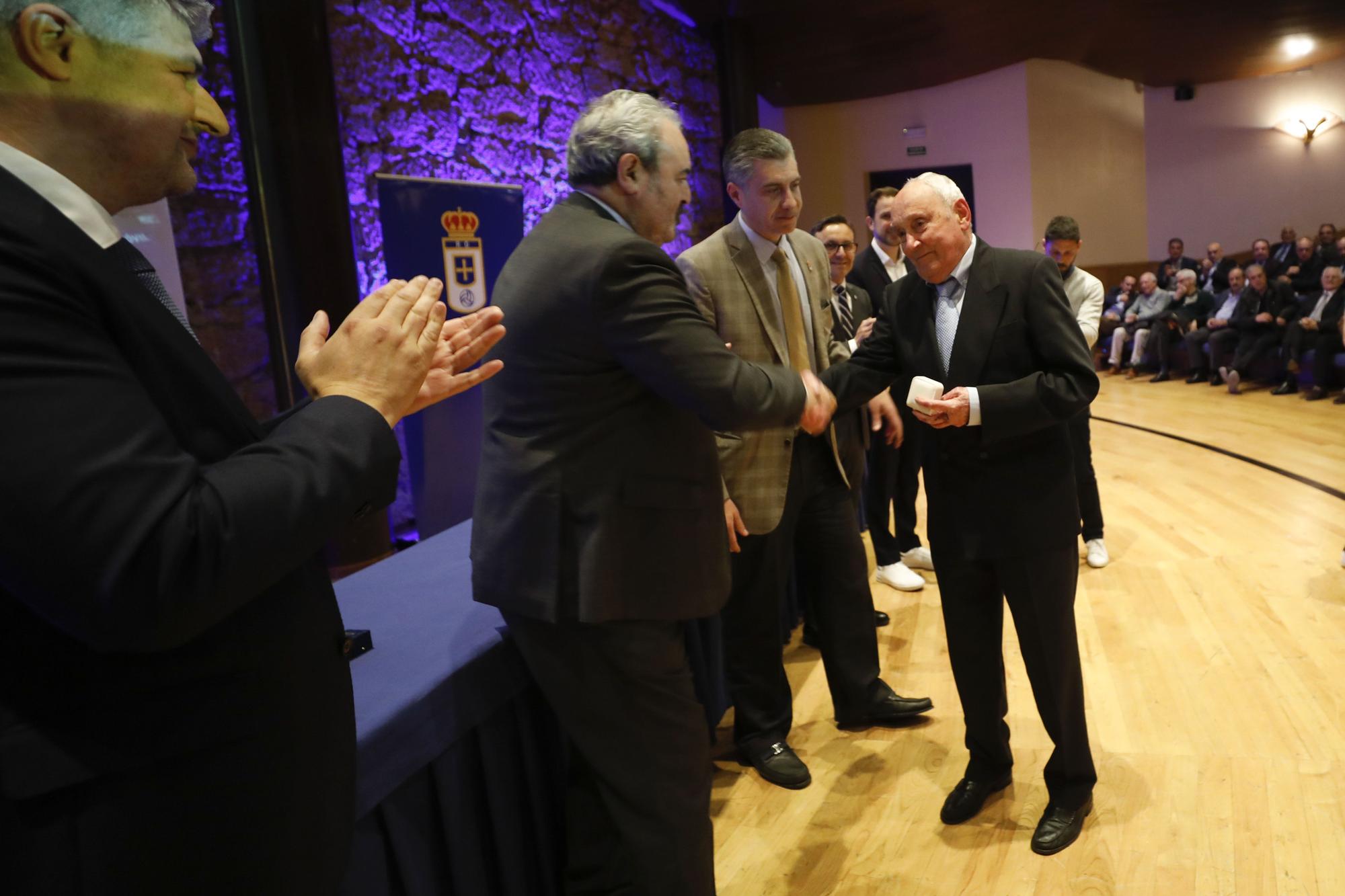 EN IMÁGENES: El Oviedo homenajea a sus abonados más antiguos