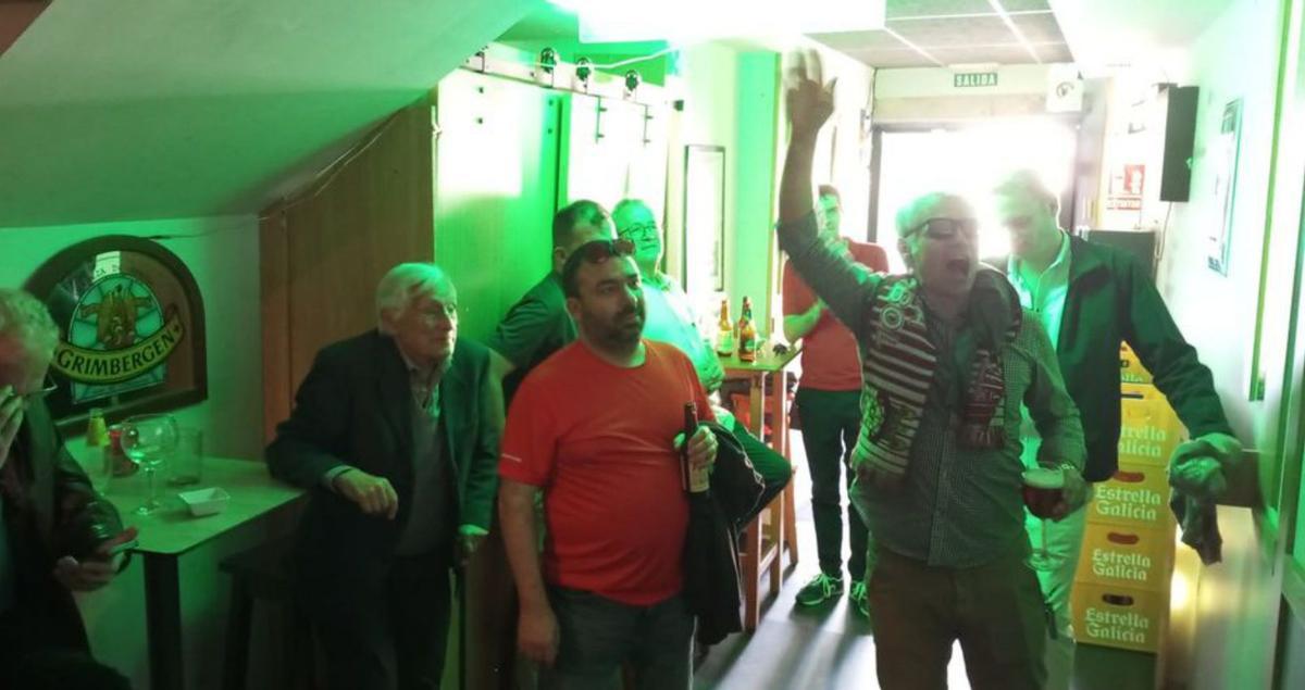 Local de la plaza del Teucro que ofreció el choque. | Rafa Vázquez