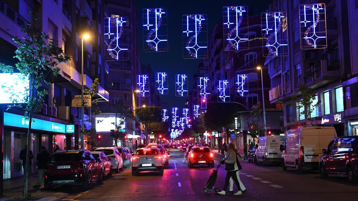 ¿Luces de Navidad con cruces invertidas en Elche?