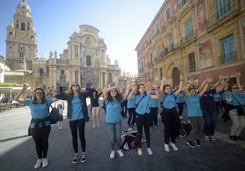 Flashmob en Belluga al ritmo de Abba